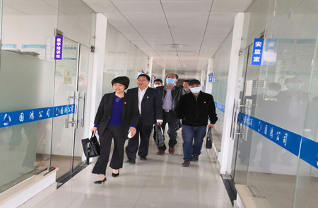 葉書(shū)記在海駕1(鄭磊驪)_副本.jpg 葉書(shū)記在海駕1(鄭磊驪)_副本.jpg