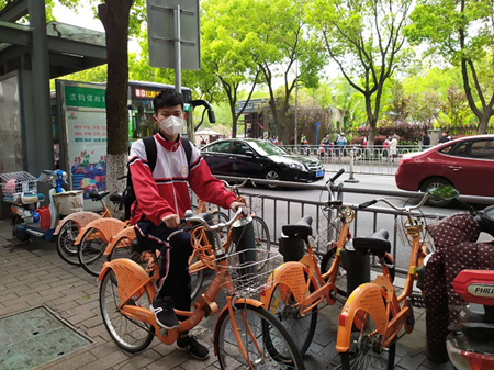 騎車(chē)出行受學(xué)生青睞_副本.jpg 騎車(chē)出行受學(xué)生青睞_副本.jpg