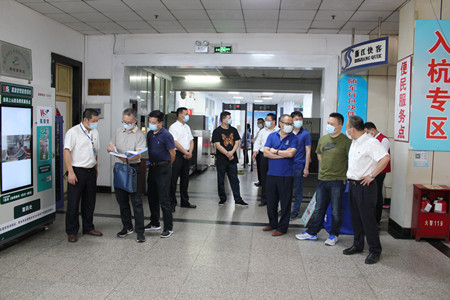 省運管錢樟久檢查北站1(趙峰)_副本.jpg 省運管錢樟久檢查北站1(趙峰)_副本.jpg