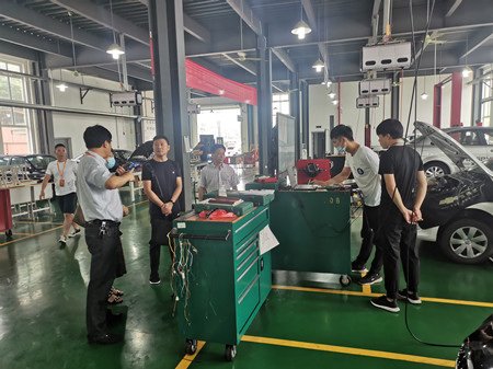 人社局領(lǐng)導(dǎo)到交校(徐衛(wèi)東)_副本.jpg 人社局領(lǐng)導(dǎo)到交校(徐衛(wèi)東)_副本.jpg